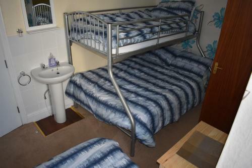 Hostal Three Piers Guest House
