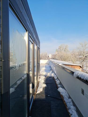 Roof Apartment Art-pe