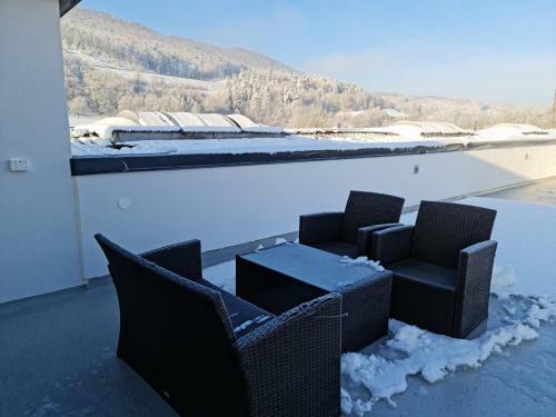 Roof Apartment Art-pe