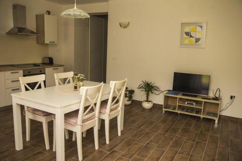 Apartments Maligoj