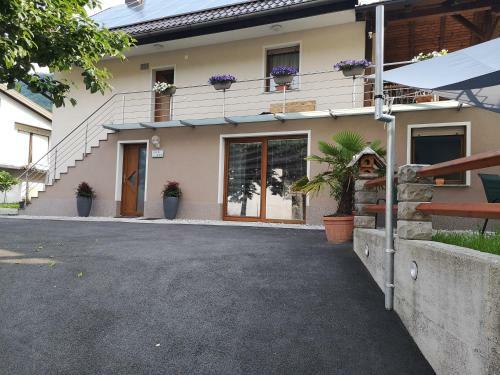 Three Bedroom Apartment With Terrace Ole