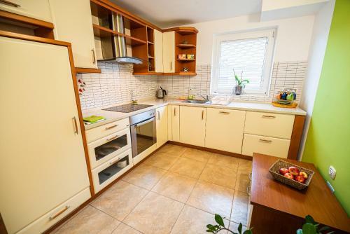 Three Bedroom Apartment With Terrace Ole