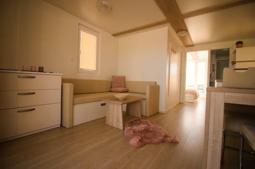 Marina Luxury Houseboat Lavender