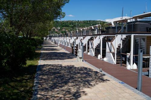 Floating House Marina Royal