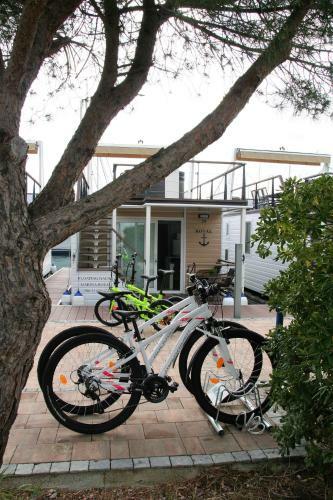 Floating House Marina Royal