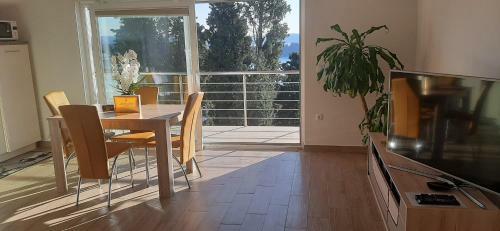 Red Rose Apartment