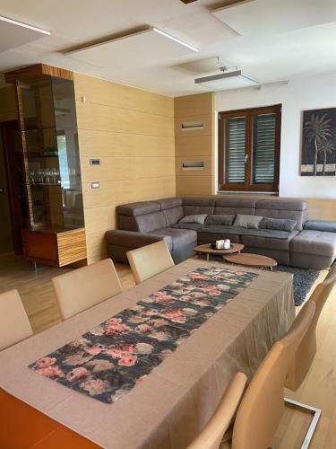 Felicia Apartment