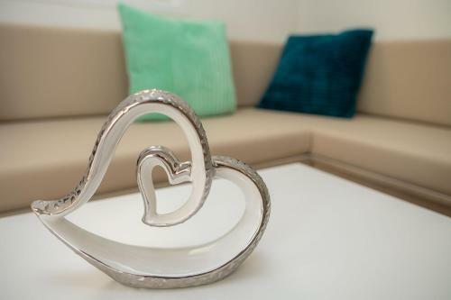 Floating Seahouse Ocean Beauty 1