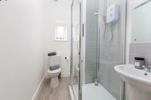 Charles Alexander Short Stay - Charnley House Apartments