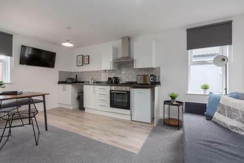 Charles Alexander Short Stay - Charnley House Apartments