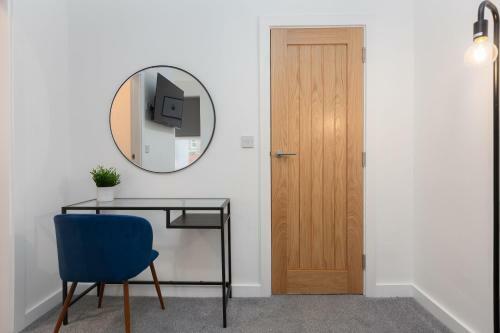 Charles Alexander Short Stay - Charnley House Apartments
