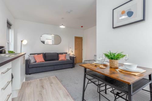 Charles Alexander Short Stay - Charnley House Apartments