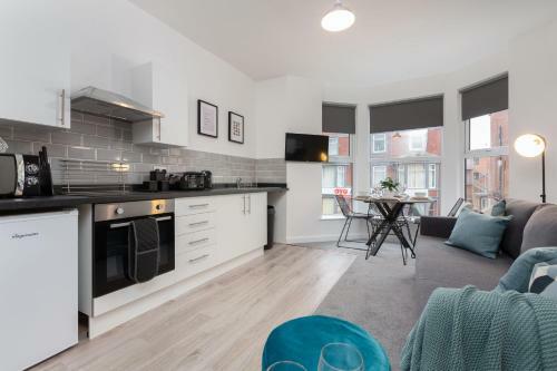 Charles Alexander Short Stay - Charnley House Apartments