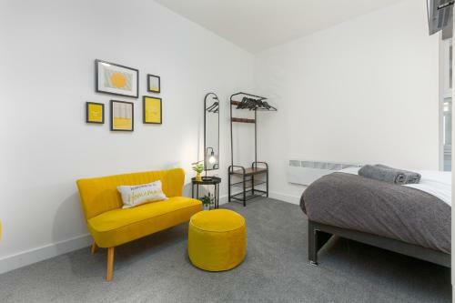 Charles Alexander Short Stay - Charnley House Apartments
