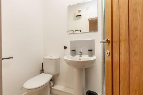 Charles Alexander Short Stay - Charnley House Apartments