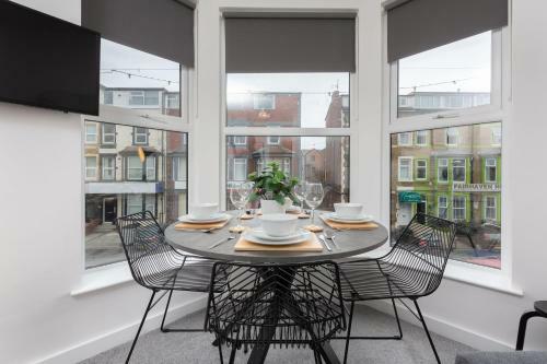 Charles Alexander Short Stay - Charnley House Apartments