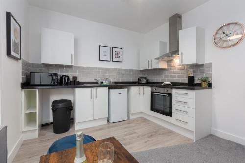 Charles Alexander Short Stay - Charnley House Apartments