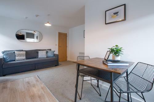 Charles Alexander Short Stay - Charnley House Apartments