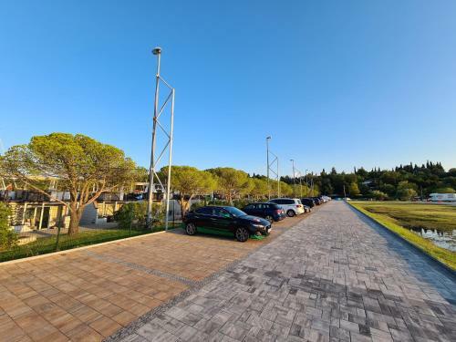 Marina Seahouse Brina