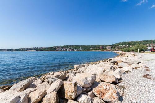 Premium Sea Side Marina Apartment By Locap Group