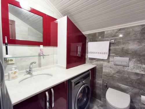 4+1 Spacious Apartment With Sea View. 5 Minutes From The Beach