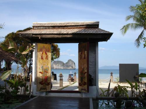 Hotel Thanya Beach Resort