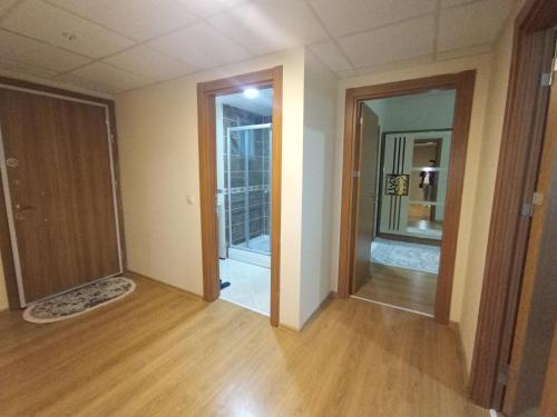 Entire Apartment. Just 2 Minutes From The Metro.