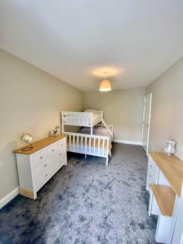 Stylish 2 Bed Apartment Sea Front Location