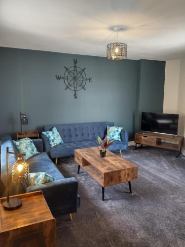 Stylish 2 Bed Apartment Sea Front Location