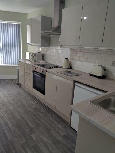 Stylish 2 Bed Apartment Sea Front Location