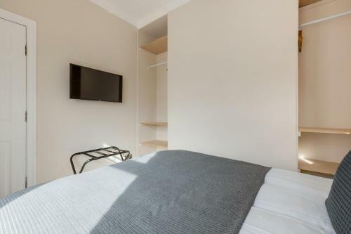 Queens Crest By Sasco Apartments