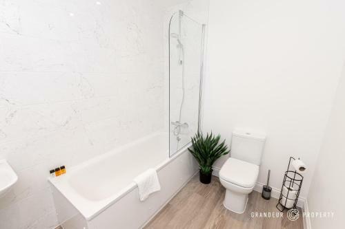 A Romantic Apartment, Balcony & Parking, Close To Beach