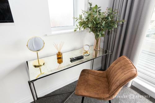 A Romantic Apartment, Balcony & Parking, Close To Beach