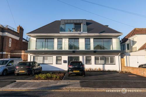 A Romantic Apartment, Balcony & Parking, Close To Beach