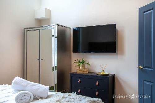 Opulent 2bedroom Apartment, Bournemouth, Parking