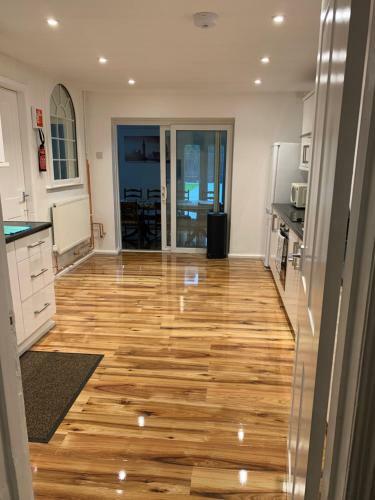 Fantastic Villa Bournemouth - Spa, Parking, Garden
