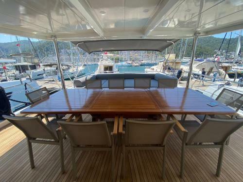 Yacht Room Hotel