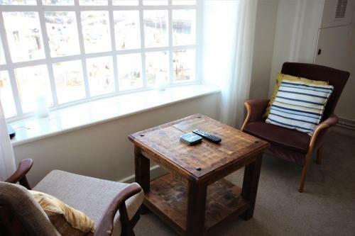 Mariners Cottage With Free Parking, Sea Views & Disney Plus