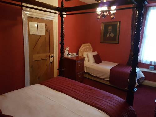 Hostal Churston Court Hotel