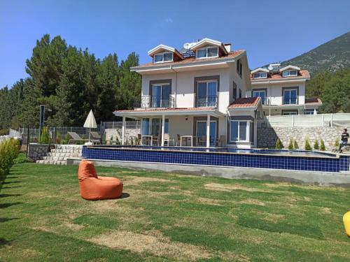 Wonderful Villa With Private Pool And Mountain View In Oludeniz