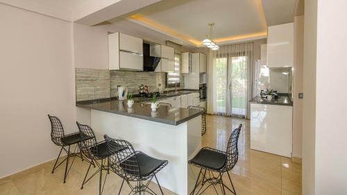 Amore 2 - 4 Bedroom Villa In Hisaronu