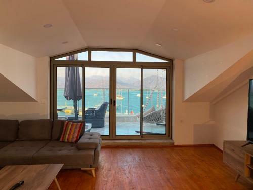 Exclusive Terrace Suite At Marina