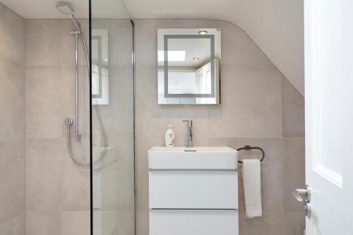 Redcliffe Parade - Your Apartment