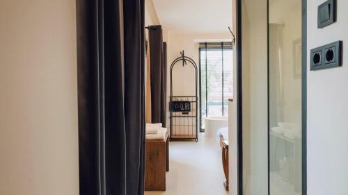 Hotel To Be Social House
