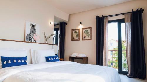 Hotel To Be Social House