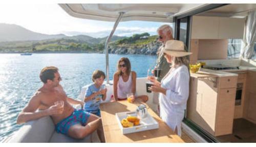 Renas Yacht