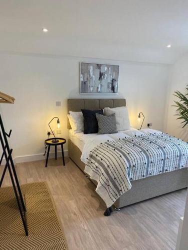 Apartamento A Comfortable One Bedroom Property With Open Plan Kitchen/living Area (Flat 5)
