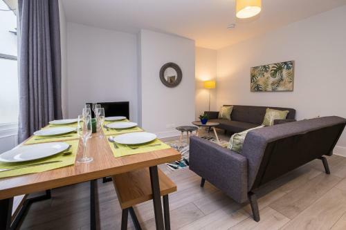 Beautiful Central Apartment