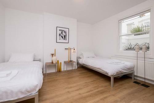 Spacious 2-bed Apartment With Outside Space