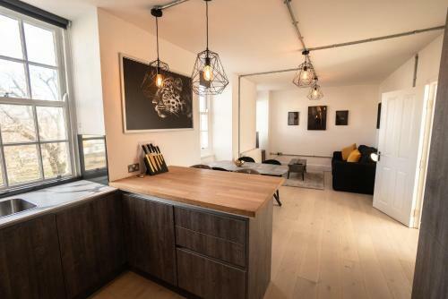 Trendy 1 Bedroom Apartment With Large Terrace Area